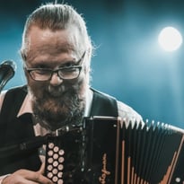 Antti Paalanen et Mojo Si Vous Aimez l'Accordéon, le Metal et le Blues